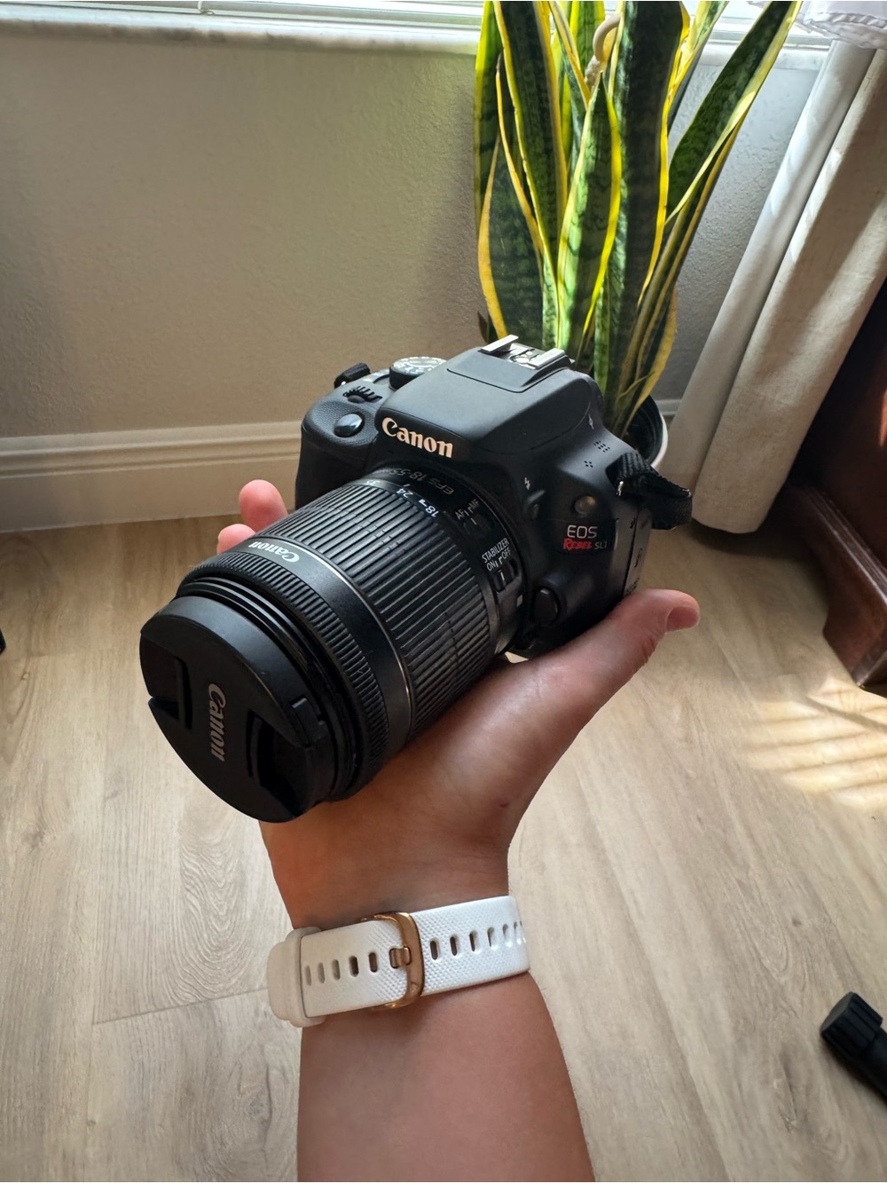 Canon DSLR Camera in Black with Black Zoom Lens